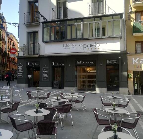 Номер Стандарт Индивидуальный с Балконом, Pompaelo Plaza Del Ayuntamiento & Spa