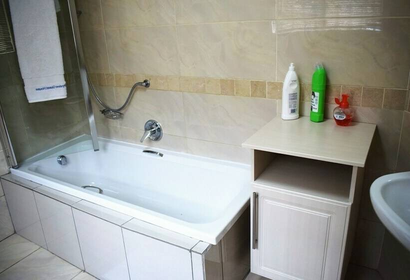 اتاق لوکس, Infinity B&b