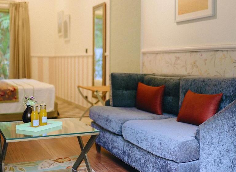 إستوديو قياسى, Karma Chalets