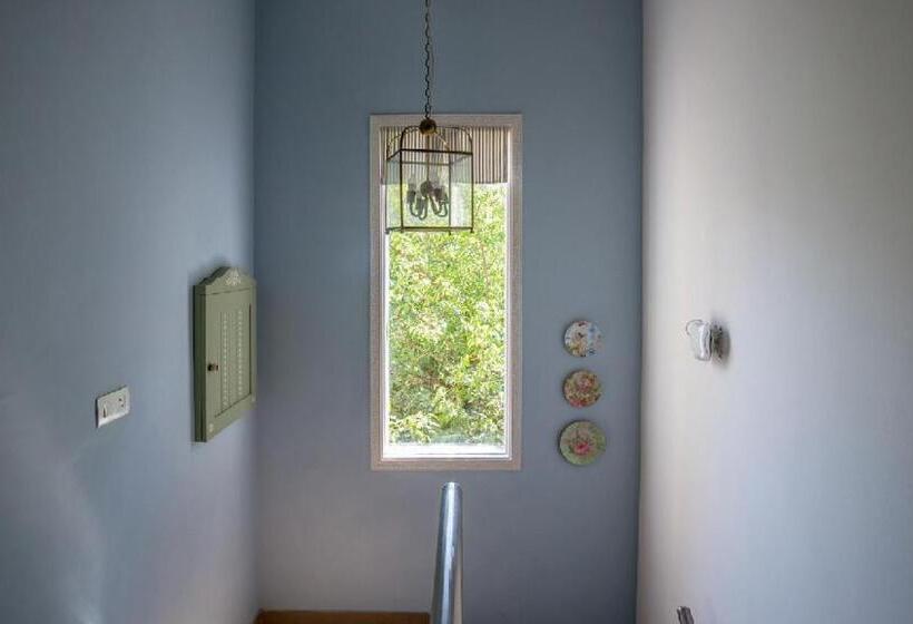 شقة غرفة واحدة, Karma Chalets