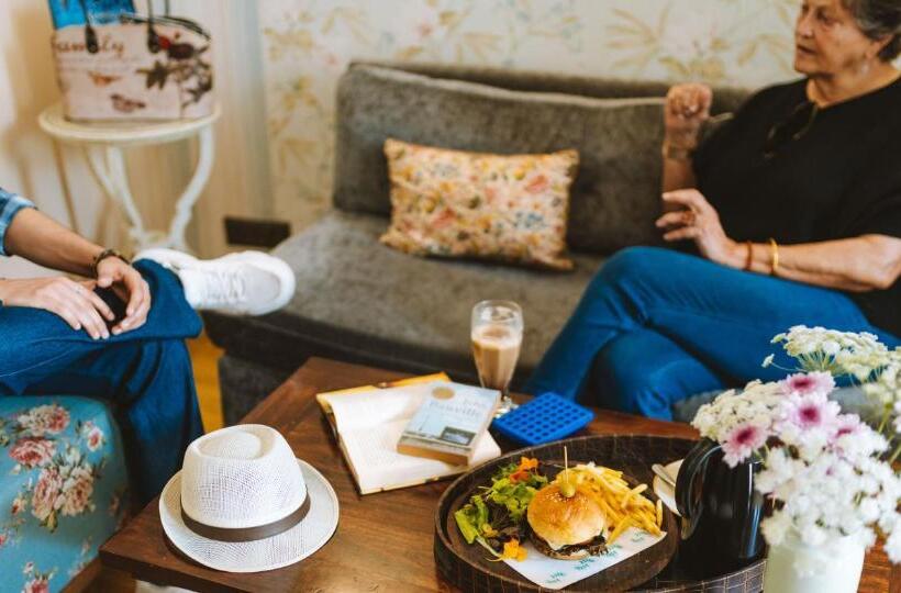 شقة غرفتين, Karma Chalets