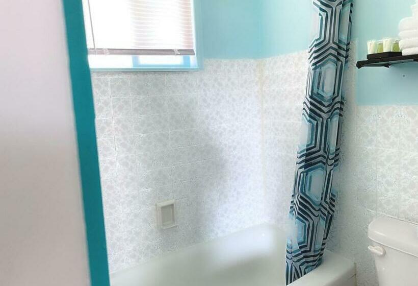 غرفة عائلية, Stop 21 Motel