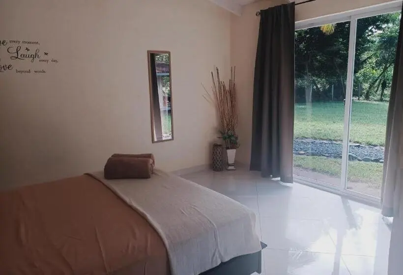 اتاق لوکس با تخت بزرگ, B&b Le Villette Las Lajas
