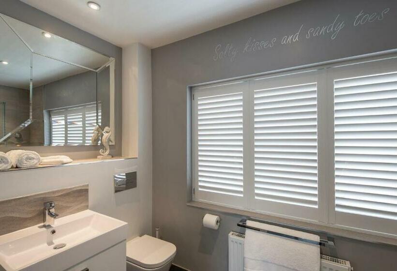 غرفة ديلوكس مطلّة علي البحر, Driftwood B&b