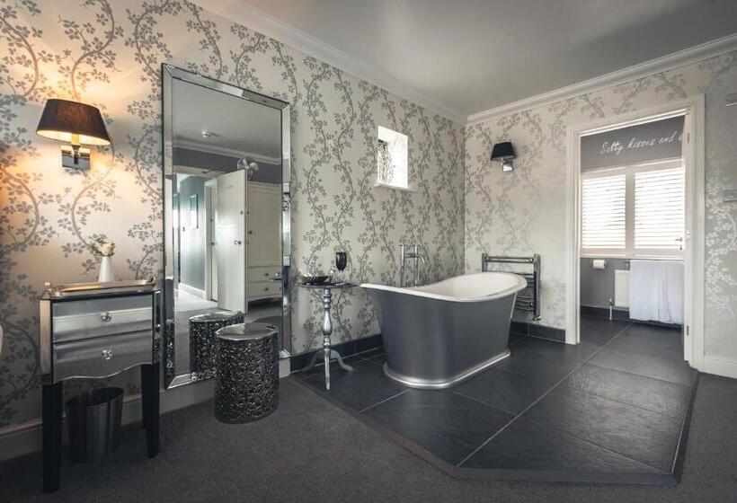 غرفة ديلوكس مطلّة علي البحر, Driftwood B&b