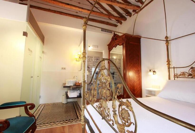 スーペリアールーム, Patria Chica