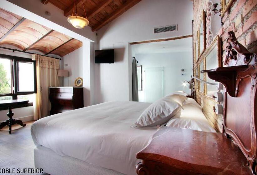 スーペリアールーム, Patria Chica