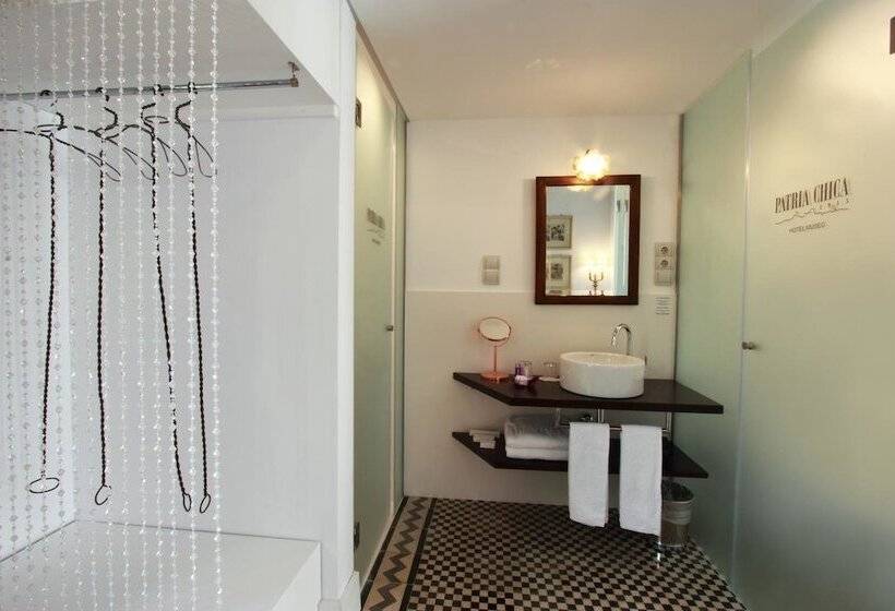 スタンダードルーム, Patria Chica