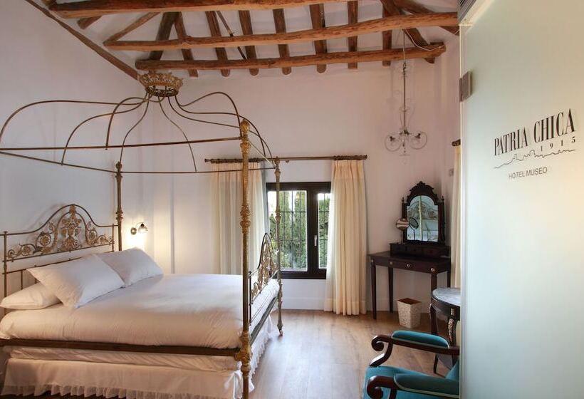 スーペリアールーム, Patria Chica