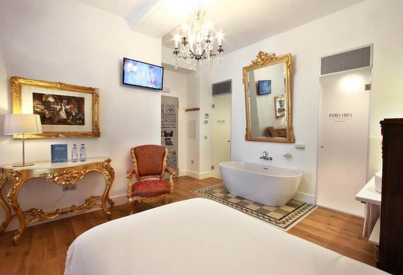 スーペリアールーム, Patria Chica