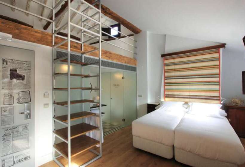 スーペリアールーム, Patria Chica