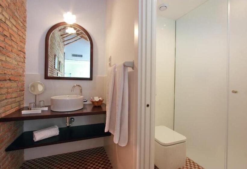 スーペリアールーム, Patria Chica