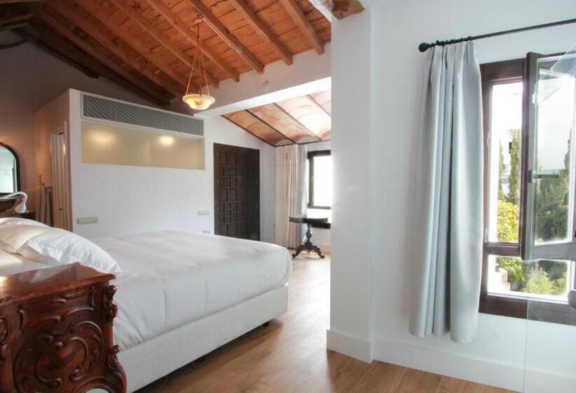 スーペリアールーム, Patria Chica