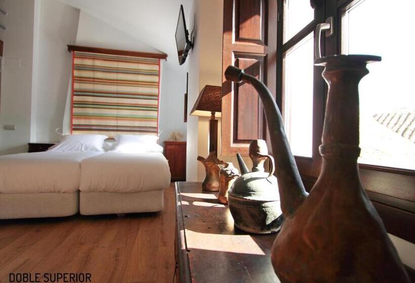 スーペリアールーム, Patria Chica