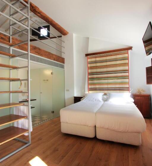 スーペリアールーム, Patria Chica