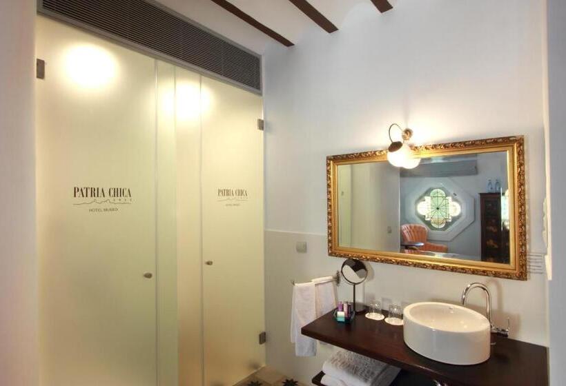 Номер Deluxe, Patria Chica