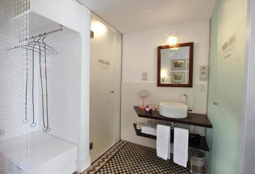 デラックスルーム, Patria Chica