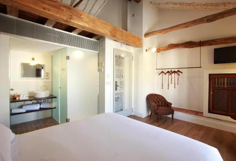 デラックスルーム, Patria Chica