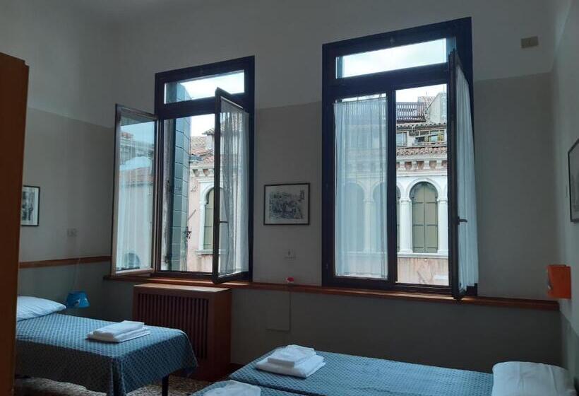 اتاق استاندارد سه نفره, Foresteria Valdese Venezia