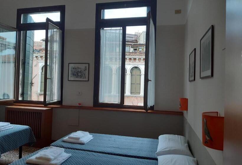 اتاق استاندارد سه نفره, Foresteria Valdese Venezia