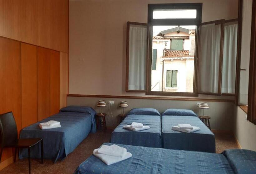 اتاق استاندارد چهار تخته, Foresteria Valdese Venezia