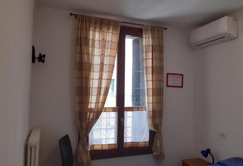 اتاق استاندارد سه نفره, Foresteria Valdese Venezia