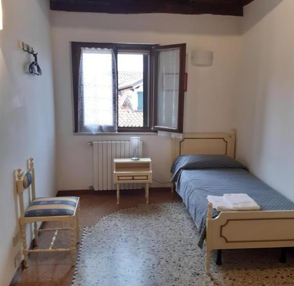 اتاق استاندارد یک تخته با سرویس بهداشتی مشترک, Foresteria Valdese Venezia