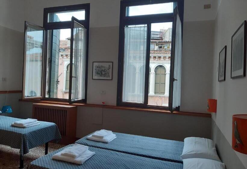 اتاق استاندارد سه تخته با چشم‌انداز, Foresteria Valdese Venezia