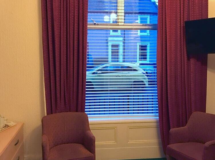 חדר סטנדרט מותאם לאדם עם מוגבלויות, Glenlossie Guest House