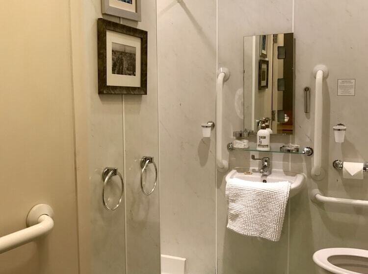 חדר סטנדרט מותאם לאדם עם מוגבלויות, Glenlossie Guest House