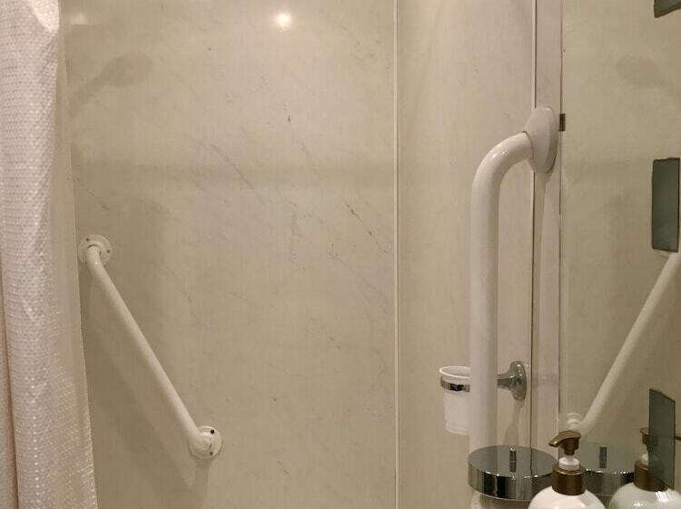 חדר סטנדרט מותאם לאדם עם מוגבלויות, Glenlossie Guest House