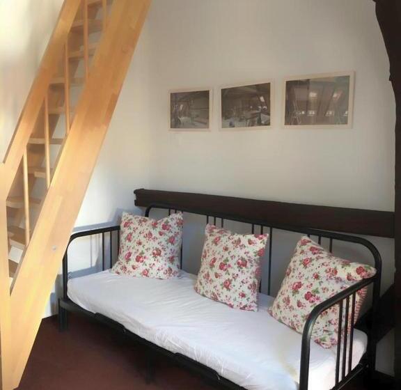 חדר משפחתי, Kap Café