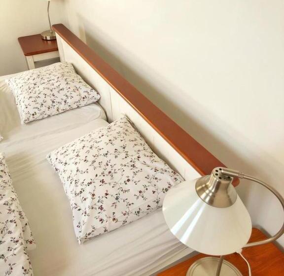 חדר משפחתי, Kap Café