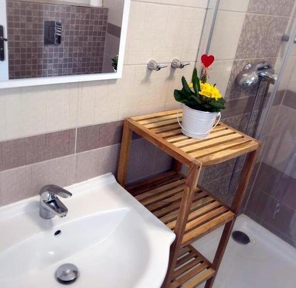 חדר סטנדרט לארבעה, Kap Café