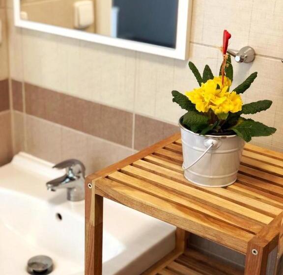 חדר סטנדרט לארבעה, Kap Café