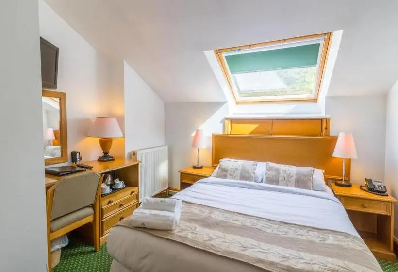 Suite Familiar, A Park View
