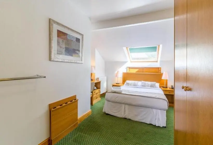 Suite Familiar, A Park View