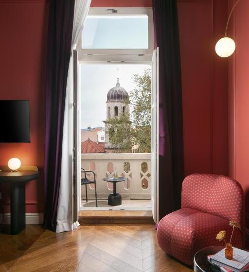 带阳台的豪华间, Almayer Art & Heritage Adults Only Hotel And Dépendance Rooms