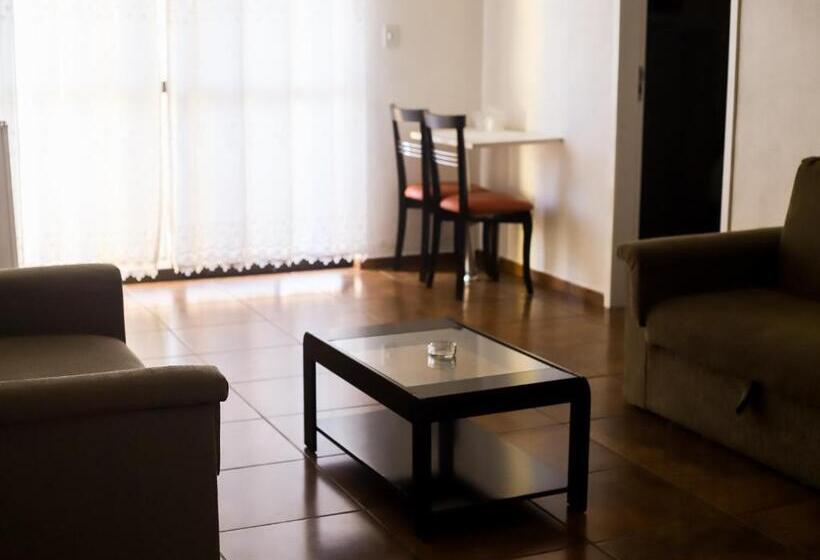 디럭스 트리플 룸, Arpini