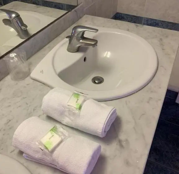 Standard Neljän Hengen Huone Merinäkymä, Bellevue