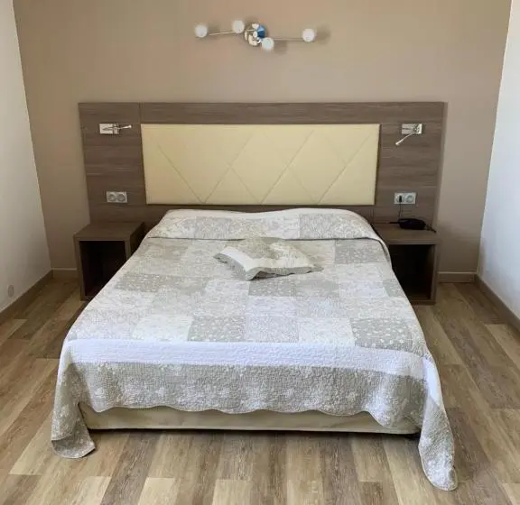 Standard Neljän Hengen Huone Merinäkymä, Bellevue