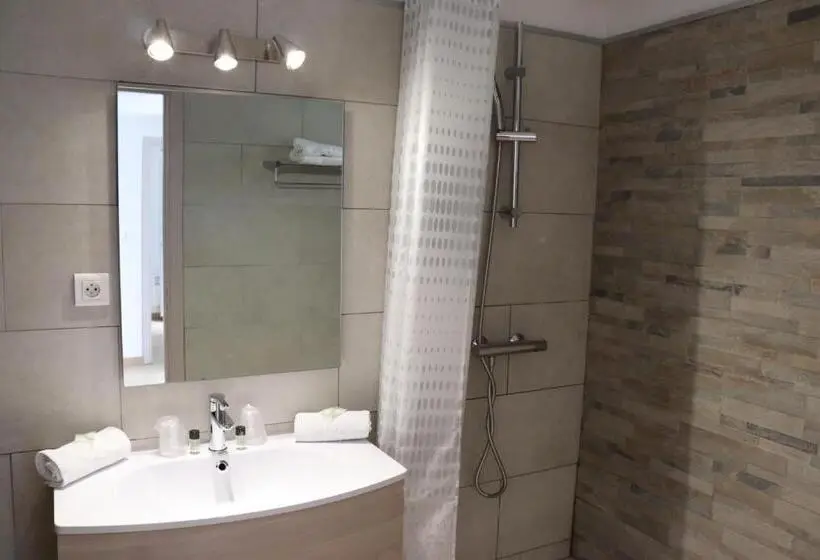 Standard Neljän Hengen Huone, Bellevue