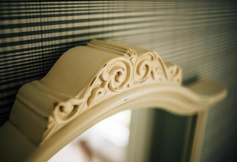 デラックスルーム, Belmont House