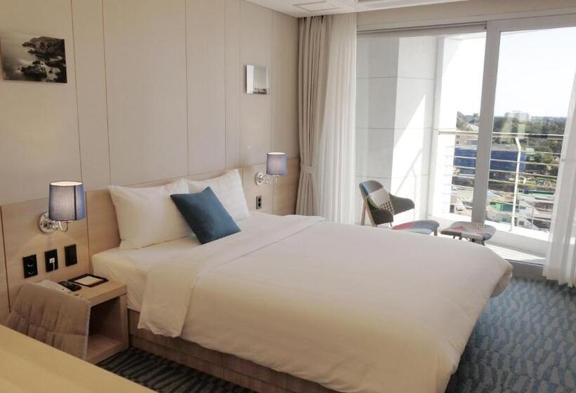 غرفة قياسية مزوَّدة بشُرفة إطلالة جانبية علي البحر, Bridge Seogwipo