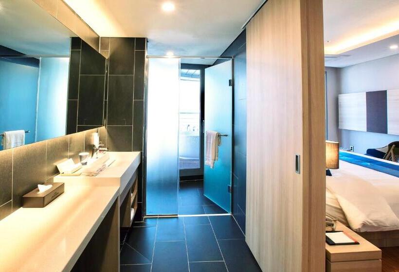 جناح ملكى, Bridge Seogwipo