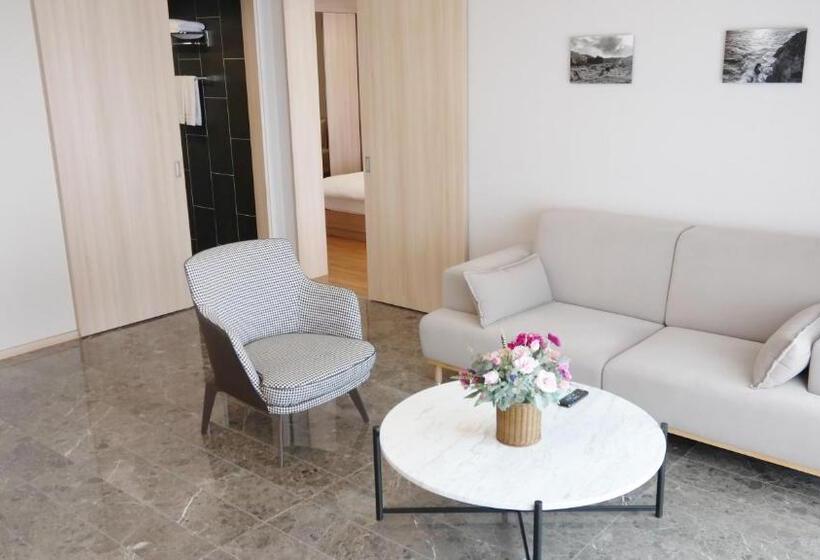 جناح ملكى, Bridge Seogwipo