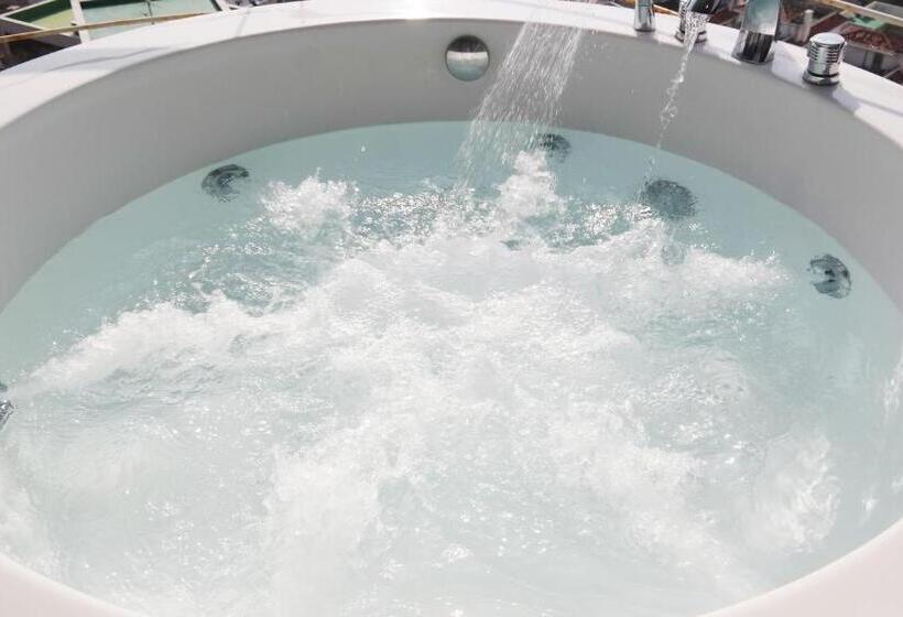 جناح ملكى, Bridge Seogwipo