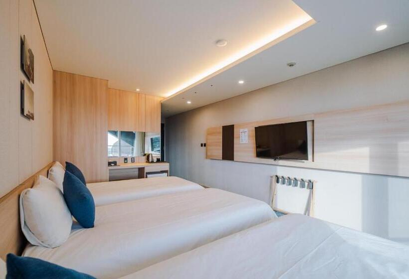 غرفة قياسية ثلاثية, Bridge Seogwipo