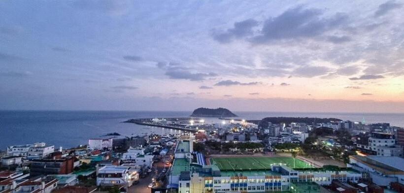 غرفة قياسية مطلّة علي البحر مزوَّدة بشُرفة, Bridge Seogwipo