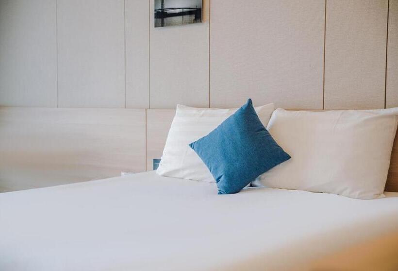 غرفة قياسية مطلّة علي البحر مزوَّدة بشُرفة, Bridge Seogwipo